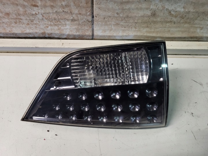 Licht links heck für die Heckklappe MITSUBISHI OUTLANDER II