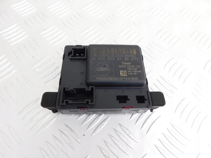 Mercedes Sprinter 906 module control unit door of the window of a lock OEM A9068204126