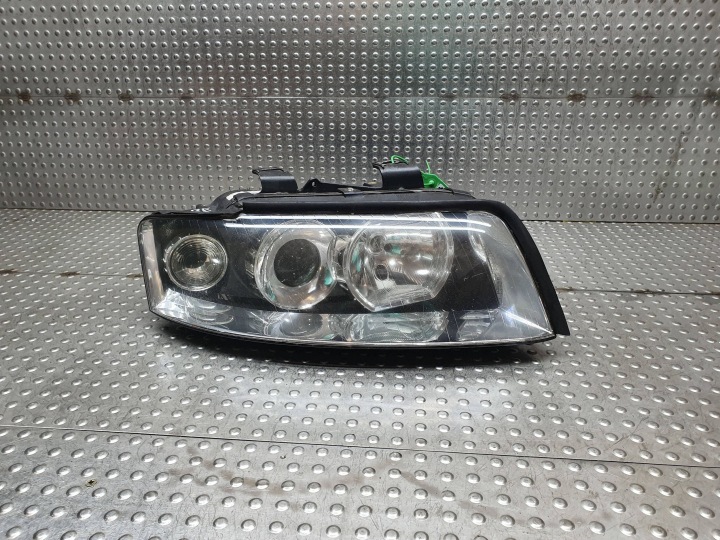 Licht REFLEKTOR rechts vorne XENON 8E0941030T AUDI A4 B6 00-04 NIE KLEJONA