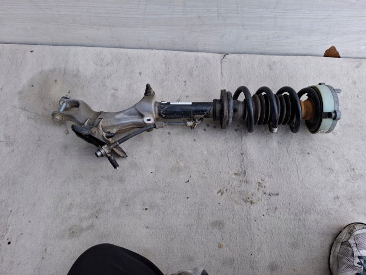 AUDI RS6 4K C8 4.0 TFSI amortizer prednji prednji dio lijevi 4K0412019A 23r