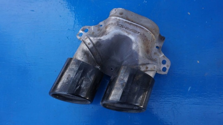 MERCEDES C 206 CLE 236 AMG - links Auspuffblende des Auspuffs