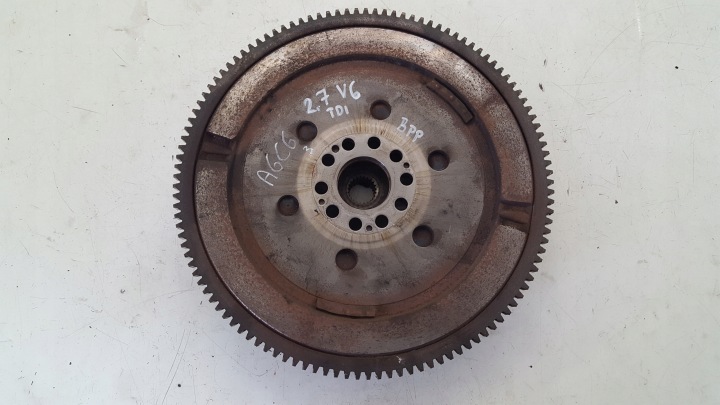 Reifen Rad Schwungrad 059105317 Audi A6 C6