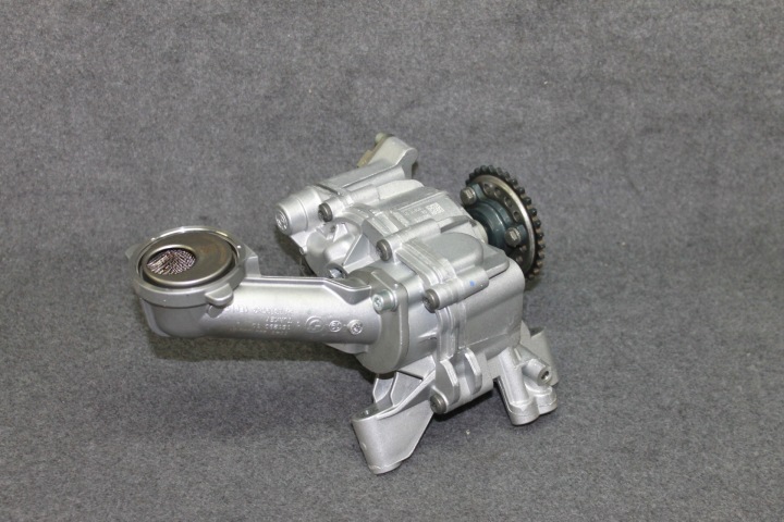 BMW G30 G11 G12 G14 G15 G05 N63B44C/D oil pump 8601072 - NISKI PRZEBIEG
