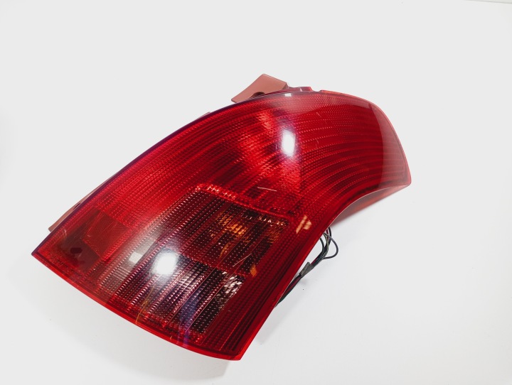 feu droit arrière arrière OE P4476R Suzuki Swift III 05-10