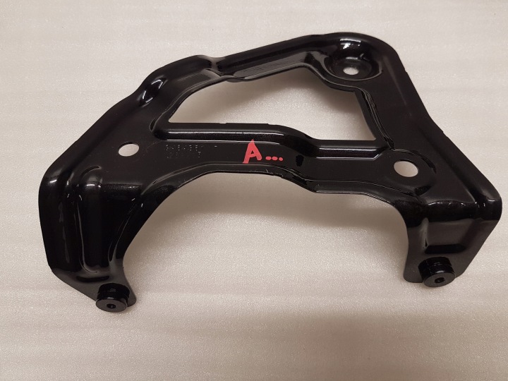 Halter des Kotflügels links BMW G70 9464361