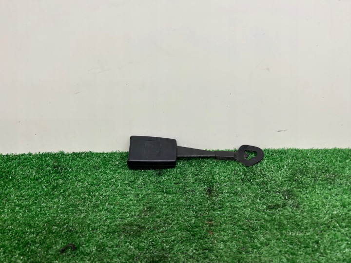 ZAPINKA steny spolujazdca AUDI A4 B7 8E0857755C01C