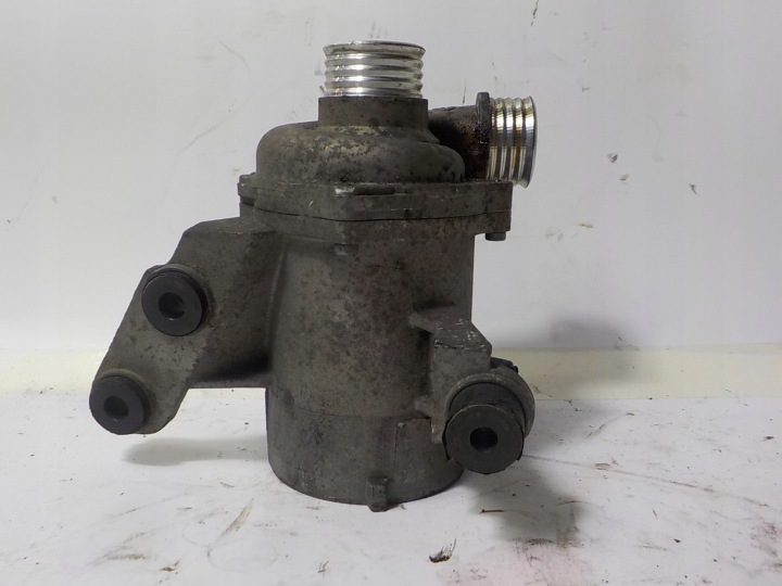 BMW 3 E90 E91 2.0 wasserpumpe 70107842