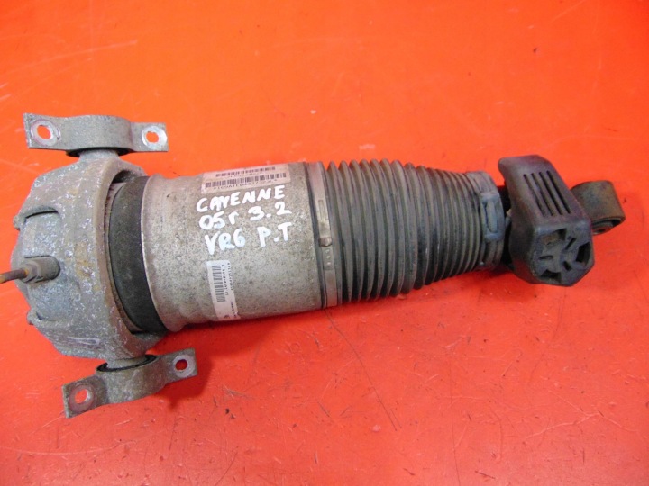 PORSCHE CAYENNE and 9P 7L 3.2 VR6 shock absorber PNEUMATYCZNY MIECH right rear part