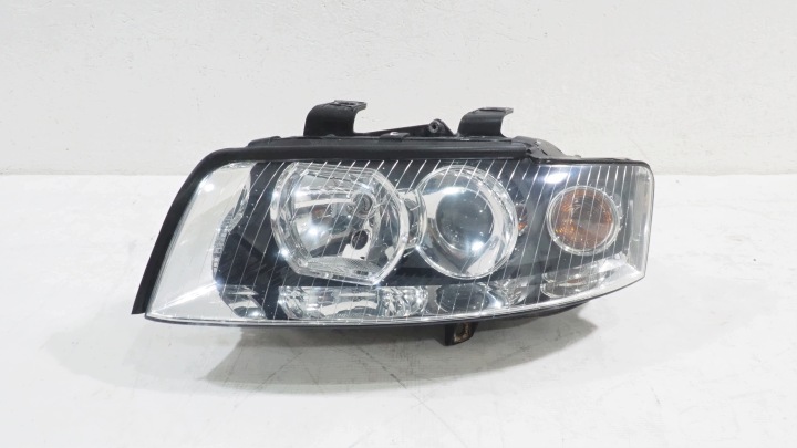 Audi A4 B6 feu gauche avant 8E0941003F