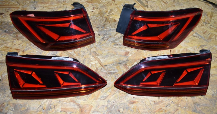 IDEALNE KPL. lights rear part rear. VW TOUAREG III 1