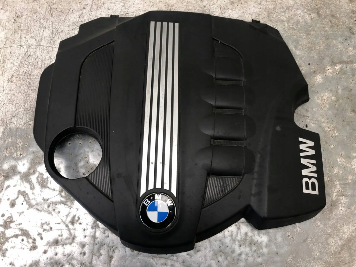Coperchio copertura GREMBIALINA Motore BMW E87 LCI 7797410