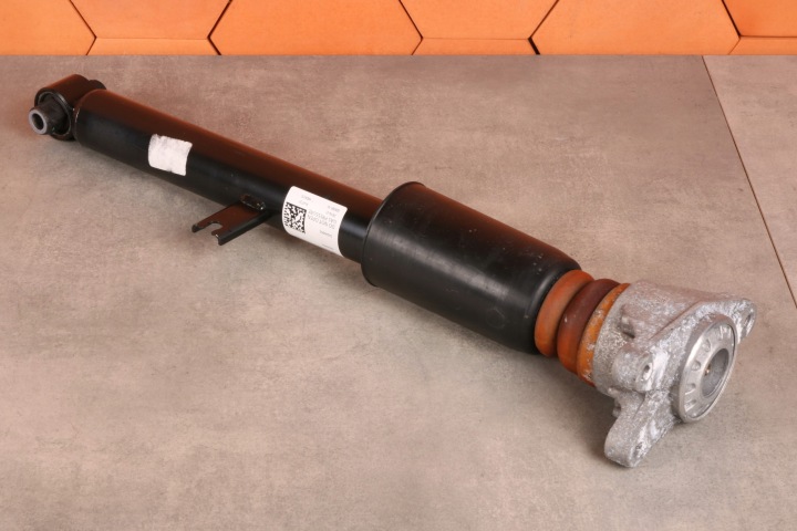 BMW 2' G42 220d 218i 220i 230i amortizer desni lijevi stražnji 2WD RWD 6896522
