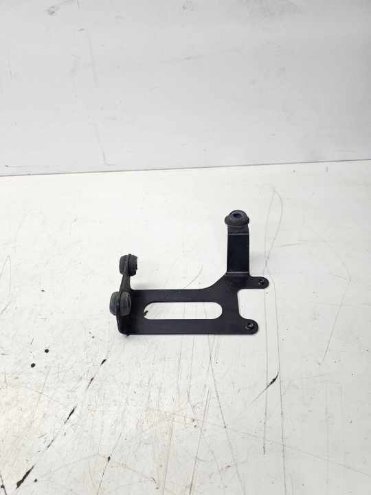 držák POMPY vody AUDI Q5 8R 8R0261153A