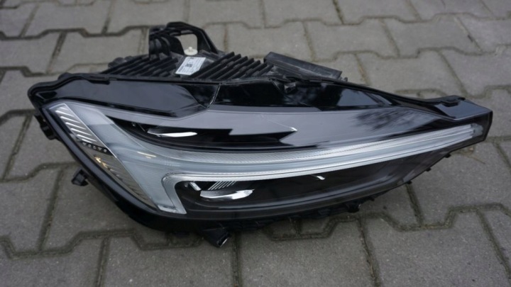 VOLVO XC60 II - Feux phare Avant Droit MID LED