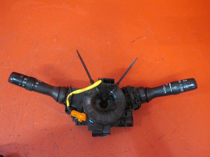 TOYOTA AURIS and 1 E15 LIFT steering wheel levers and controls control ring airbag ZWIJAK