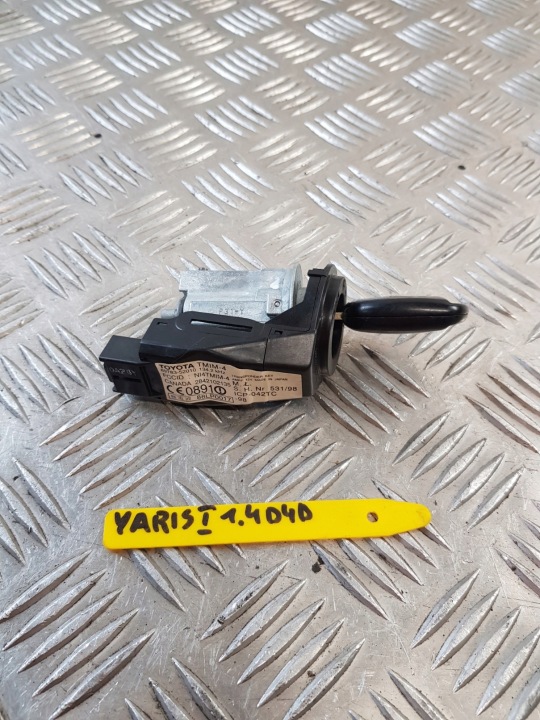 ignition + key 89783-52010 TOYOTA YARIS and LIFT 03R
