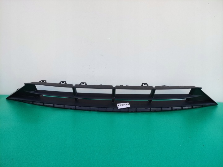 MERCEDES CLE AMG 236 W236 Lüftungsgitter der Stoßstange vorne mitte K88/142