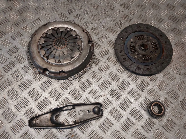 Kupplung Druckplatte Bremsscheibe + Kupplungssatz Kupplungsscheibe + LOZYSKO OPOROWE SEAT IBIZA III 02T141719C