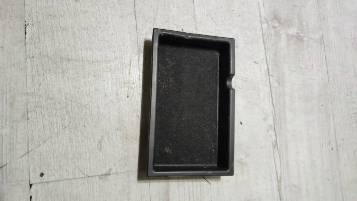 Mazda 3 III BM 17r CASSETTO PORTAOGGETTI tunelu srodkowego