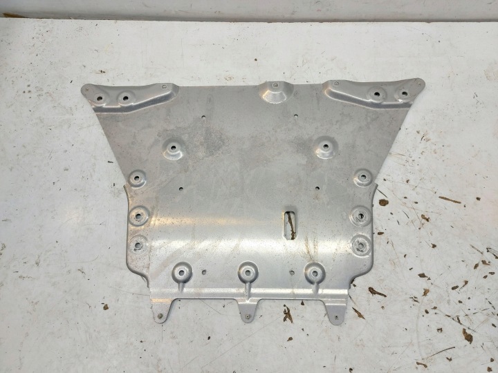 BMW iX i20 2023, Xdrive50 cover lower of the engine