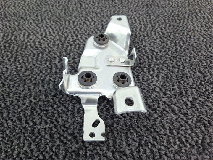 ABS Porsche Macan (95B) pump mounting 95B614125 10