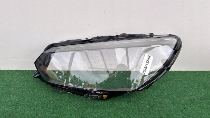 PEUGEOT 208 2008 2 II 18+ KLOSZ SZKLO LEWEJ lights front L90126960 K98/12NIK