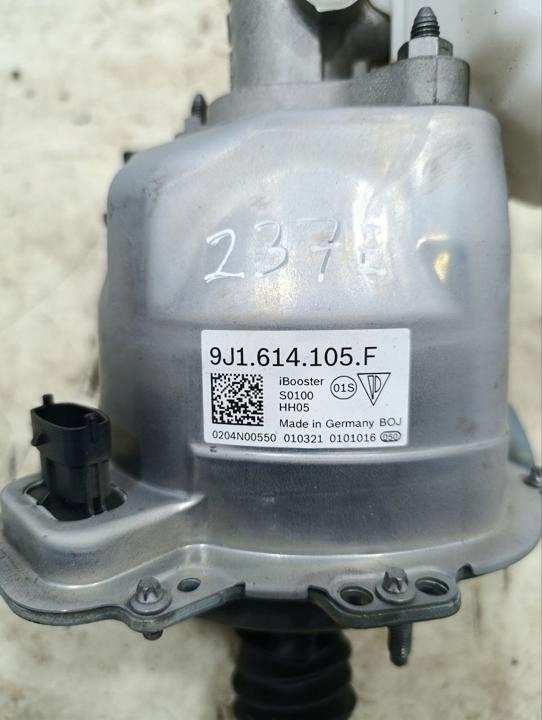 Bomba de freio Porsche Taycan 2021 9J1614105F 8