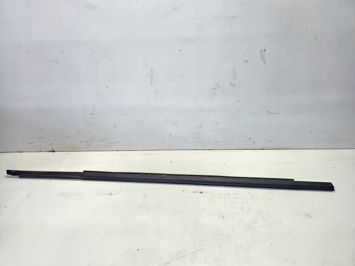 moulding dust SZYBE door right front AUDI A4 B9 8W0837478D MAT