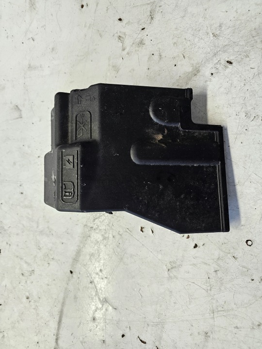 OPEL INSIGNIA B LIFT Blende Abdeckung KLEMY PLUSOWEJ AKUMULATORA 812461952