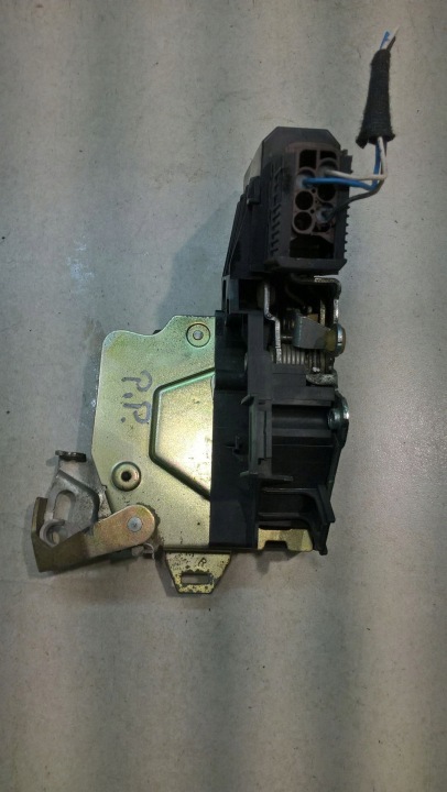 de la Serrure Portière Droite Avant BMW E39 2.5 TDS