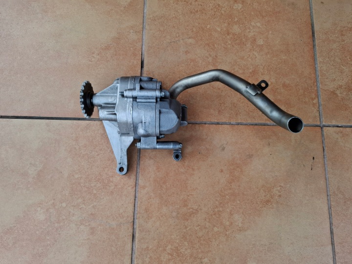 oil pump MERCEDES 2,2 CDI A6461810047