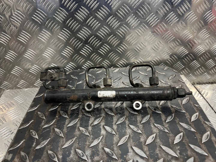 Kraftstoffverteiler Einspritzleiste PEUGEOT 607 4R8Q-9D280-AC