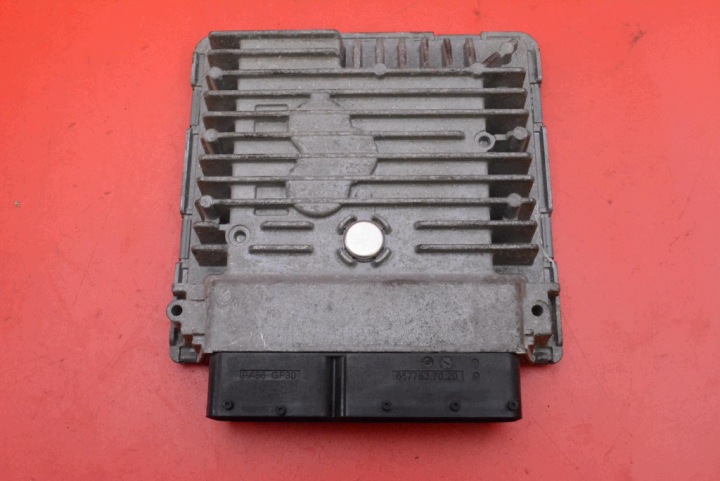 control unit of the engine 03L907425C VW TOURAN 1 and 1.6 TDI 105 KM 2-LIFT 10-15