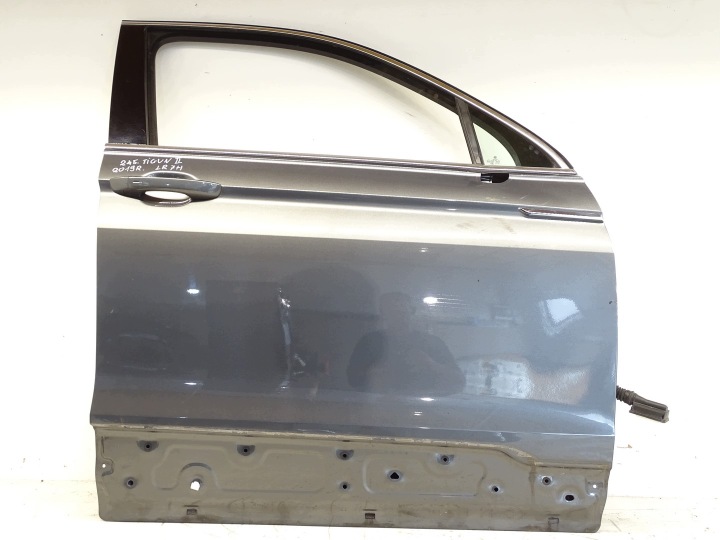 dvere pravý predok pravé predné TIGUAN II 5NA LR7H 2015-2024R