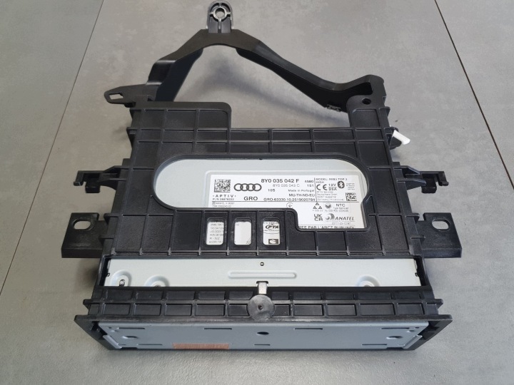 Audi A3 8Y Stacja multimedialna Bedienteil centralny 8Y0035042F