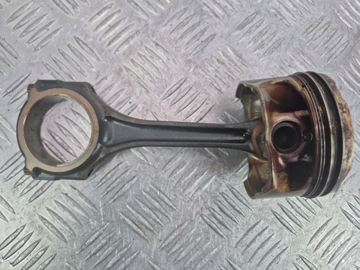 piston with connecting rod Mercedes A180 W176 DFA2700317 270.910