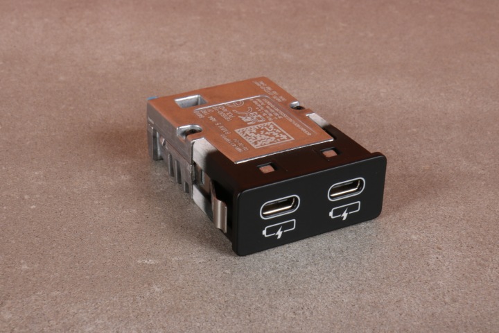 BMW F40 G20 G21 G26 G30 G31 X3 G01 X4 G02 PODWOJNE Adattatore PORT USB 5A84160