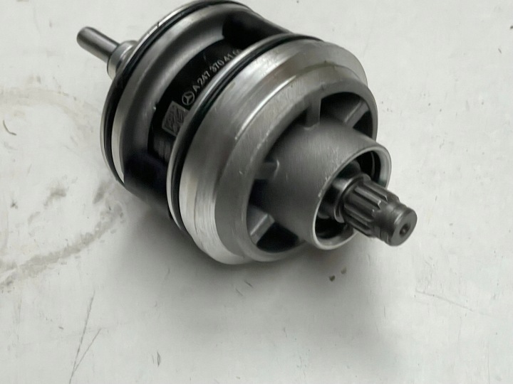 Pompe huile moteur MERCEDES-BENZ A W177 A2473704100 !J