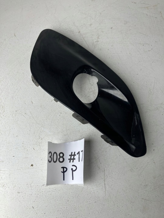 Lüftungsgitter des Nebelscheinwerfers der Stoßstange PEUGEOT 308 T9 KTVD rechts AA36126150