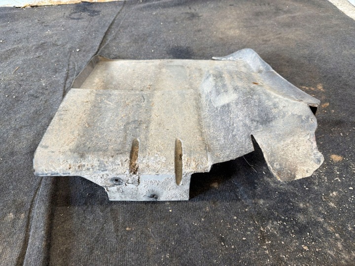 Rear splasher Mercedes-Benz Sprinter W906 A9068820704 9