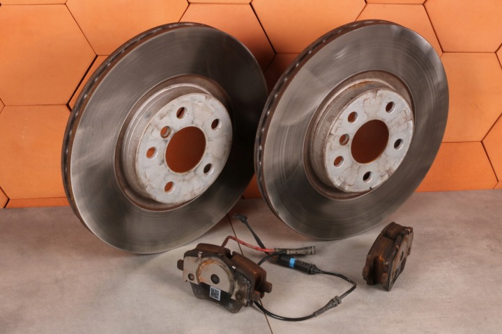BMW F70 F74 X1 U11 MINI U25 kočioni disk kočione pločice prednji dio 330X24 6891080
