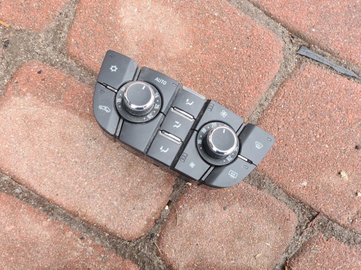 prekidač klime rešetka ventilacije Opel Meriva B 13435148
