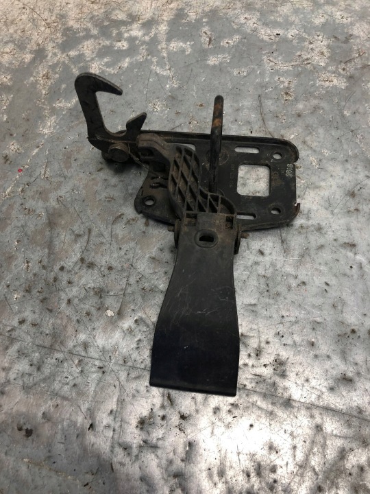 zámok RYGIEL Kapoty AUDI Q5 8R0823480