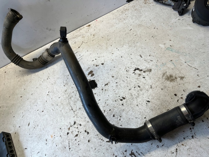 OPEL ADAM tubo tubo flessibile Tubazione radiatore intercooler 13439957 13440965 1.0T