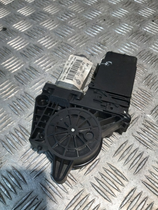 mini motor PODNOSNIKA windows right front VW PASSAT B5 FL 3B4837752LB BROSE