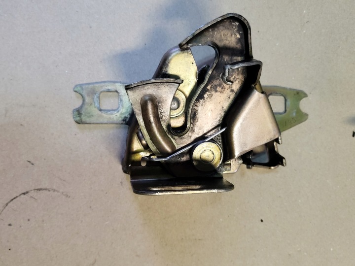 Della serratura RYGIEL del cofano Anteriore VW GOLF III OE 1H0823509