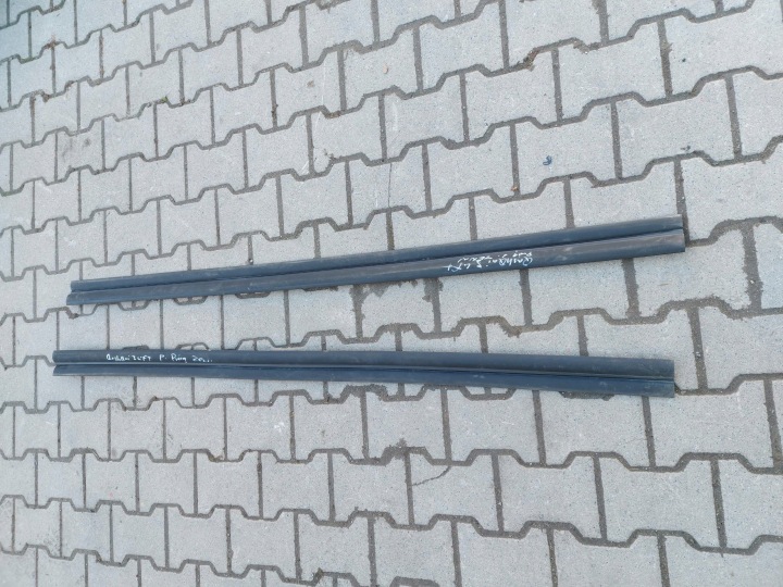 Nissan Qashqai J12 III LIFT gasket of the threshold right