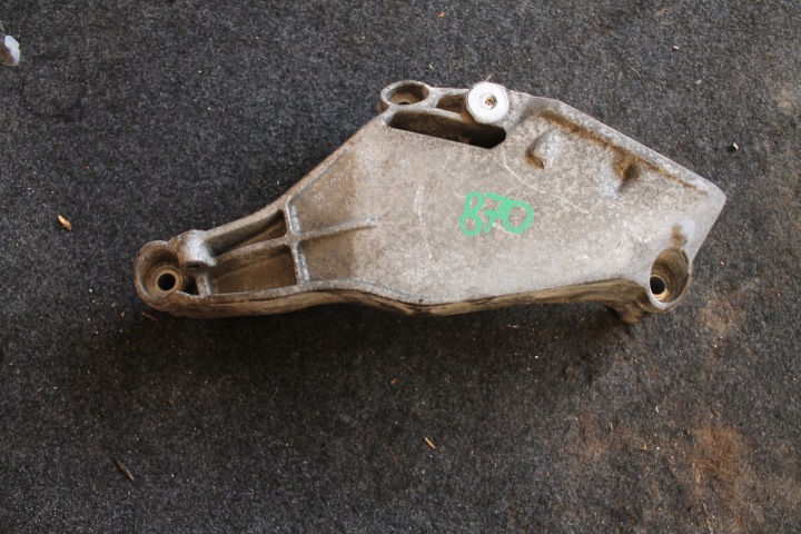 870. supporto staffa Motore 06J199207R
