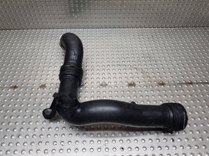 pipe of the intercooler 1K0145770D VW GOLF V TOURAN and OCTAVIA II A3 8P 2.0 TDI