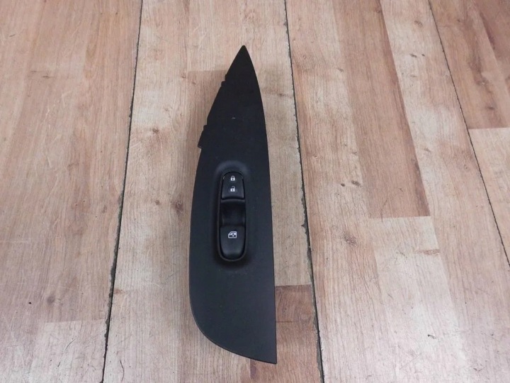 Nissan Qashqai II switch windows right front